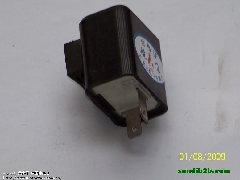 右转向灯正常,左转向灯前面的一直亮,左后面的