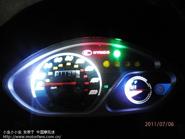 铃木gsx125和光阳110弯梁摩托车更换白光仪表灯效果.蓝 .