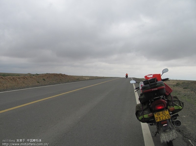 渭南 富平县 老农民于2011年7月份摩旅新疆 凯