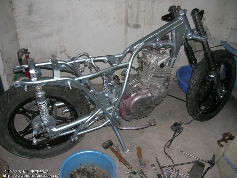 gn250外观改装基本完成,上几张做漆效果图.