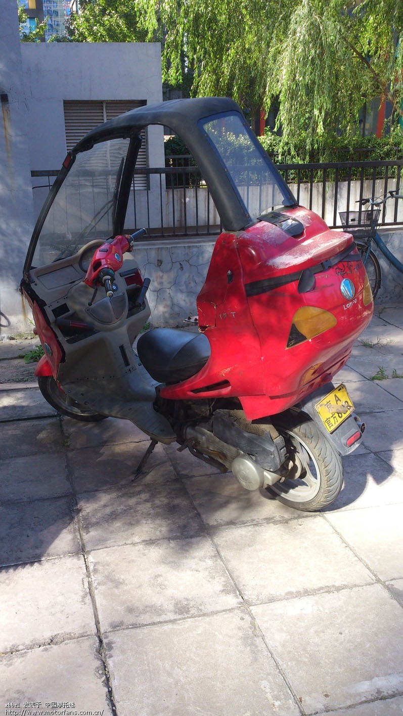 69 带罩子的国产二轮 香港凌云摩托a1    公司楼下我停车的地方有