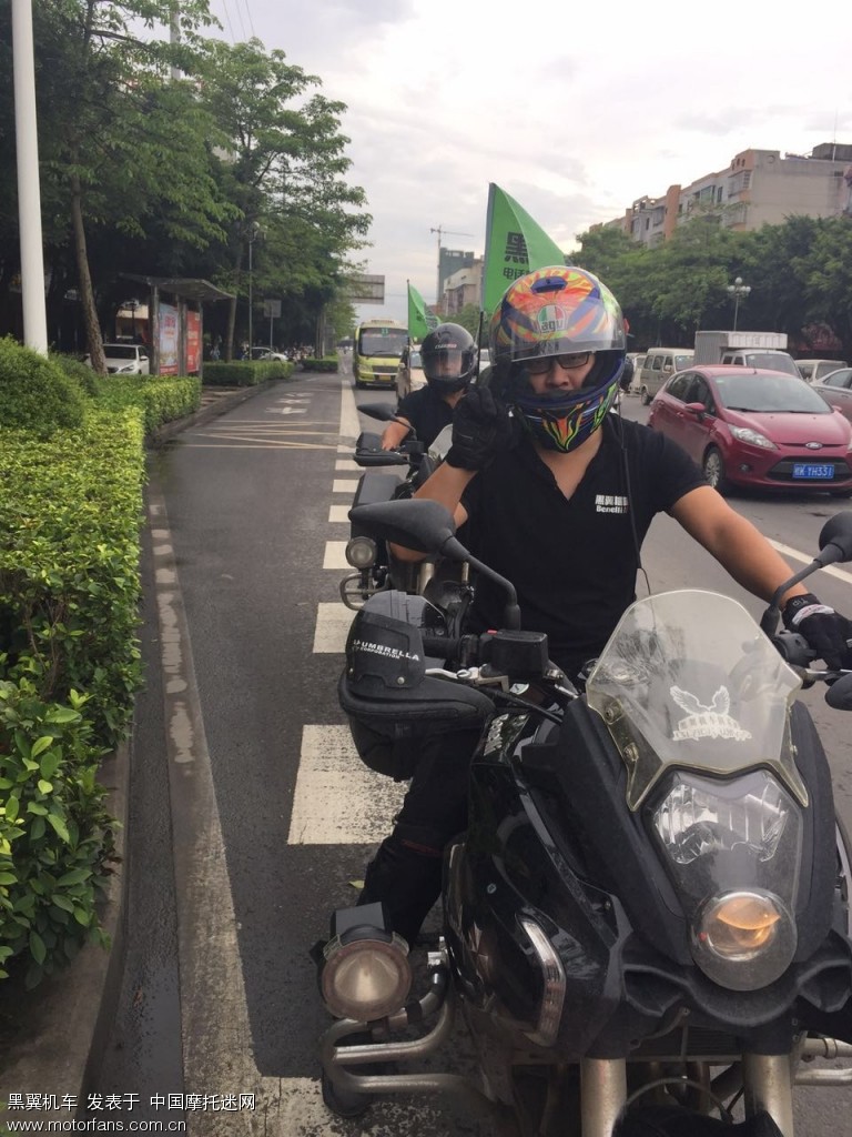 黑翼机车俱乐部应玉林铁骑贝纳利专卖店邀请参