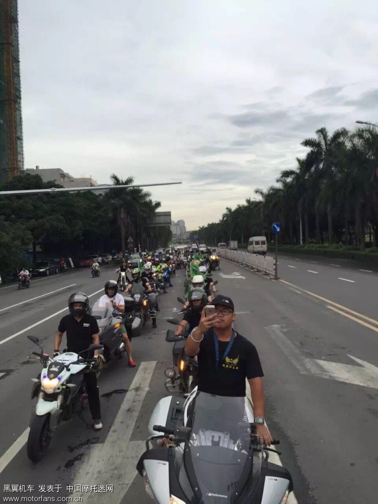 黑翼机车俱乐部应玉林铁骑贝纳利专卖店邀请参