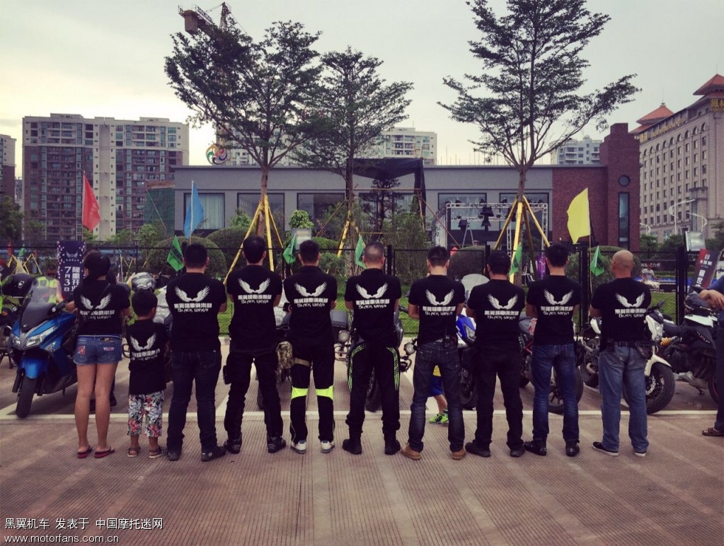 黑翼机车俱乐部应玉林铁骑贝纳利专卖店邀请参