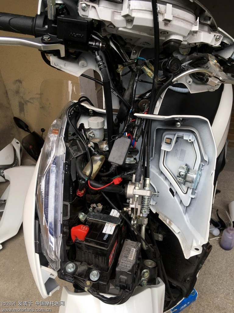 Lead 125 改日版三活塞卡钳