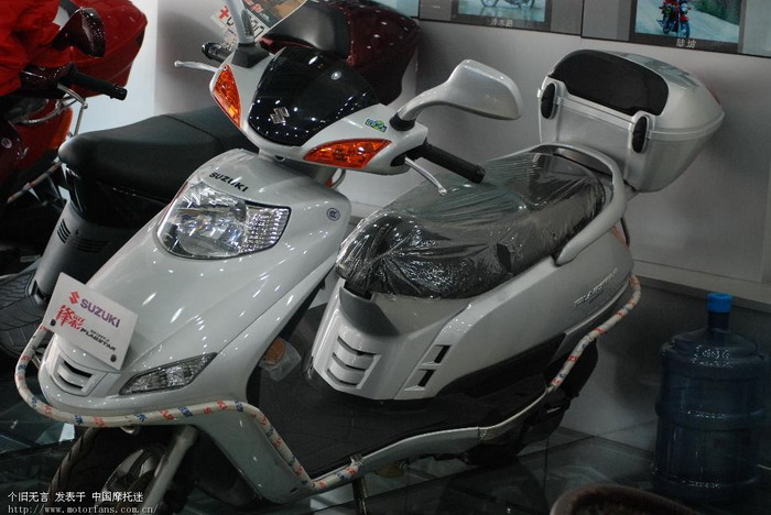 轻骑铃木锋采qs125t